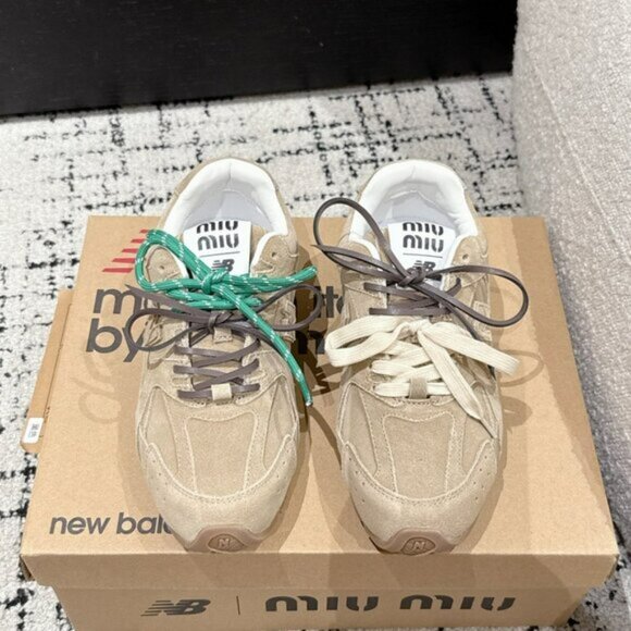 Miu Miu x New Balance 530 SL Sneakers - Picture 3 of 8
